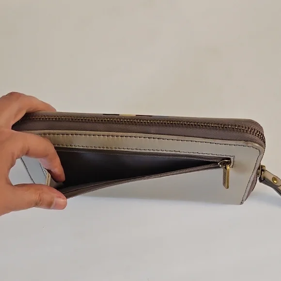 Fossil Beige Wallet with Colorful Stripes - Picture 11 of 16